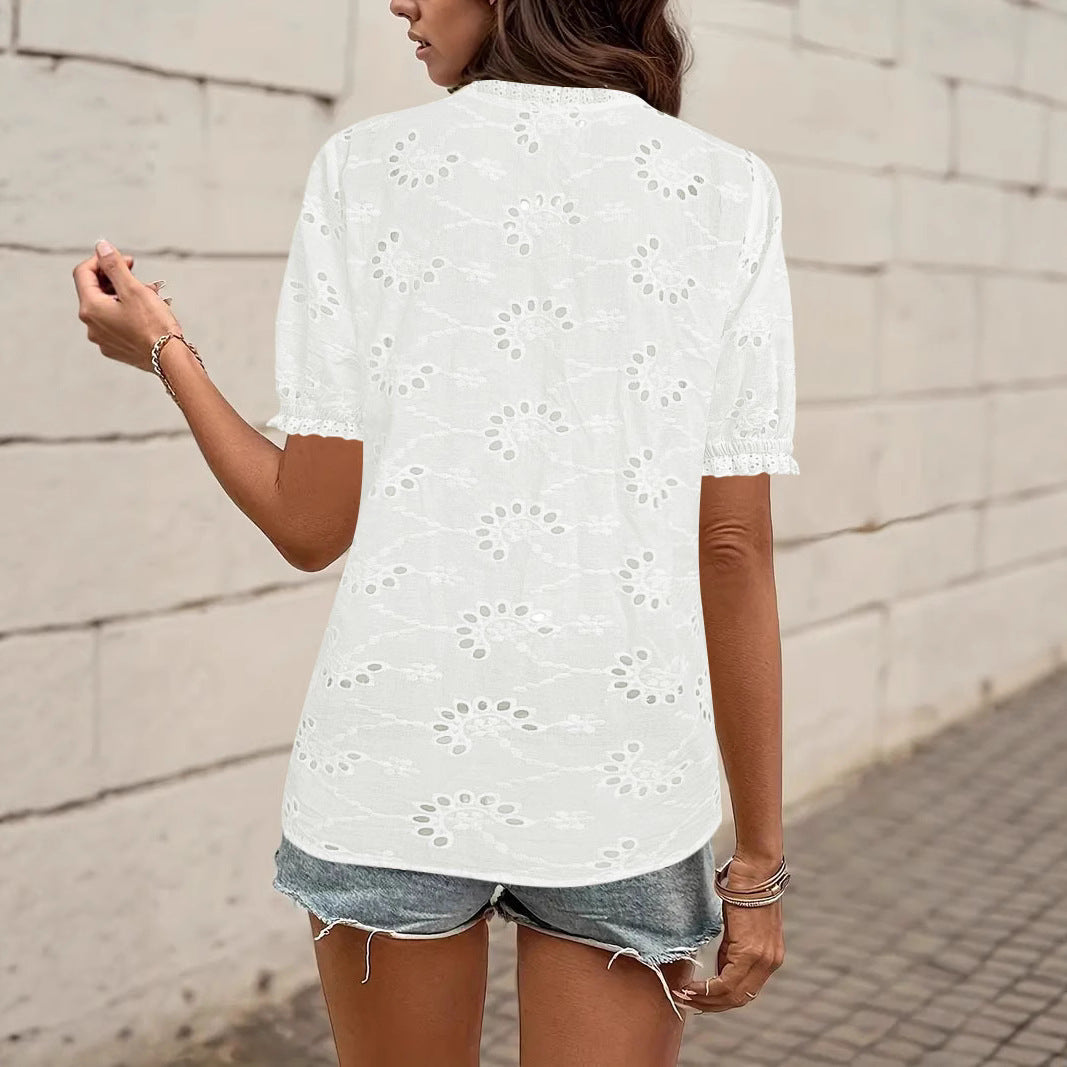 Damen luftiges Blusenshirt mit kunstvollen Lochmustern und Knopfdetails EB
