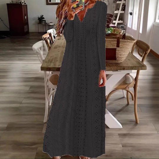 Damen Maxikleid mit filigranem Lochmuster und V-Ausschnitt EB