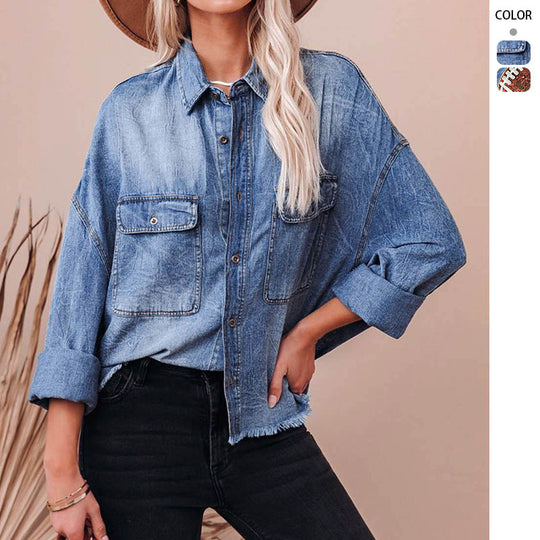 Damen Lässige Denim-Hemdjacke mit fransigen Bündchen und praktischen Taschen EB