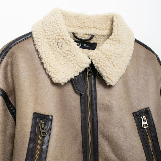 Damen Modische Übergangsjacke aus hochwertigem Kunstleder mit Teddyfell-Kragen und praktischen Taschen EB