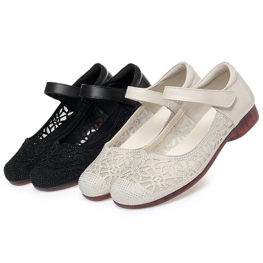 Damen Elegante Ballerinas mit filigranem Blumenmuster und verstellbarem Riemen EB