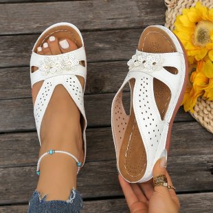 Damen Komfortable Sandalen mit floralem Dekor EB
