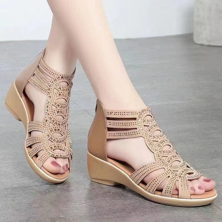 Damen Wedge-Sandalen mit filigranen Riemen und funkelnden Akzenten EB