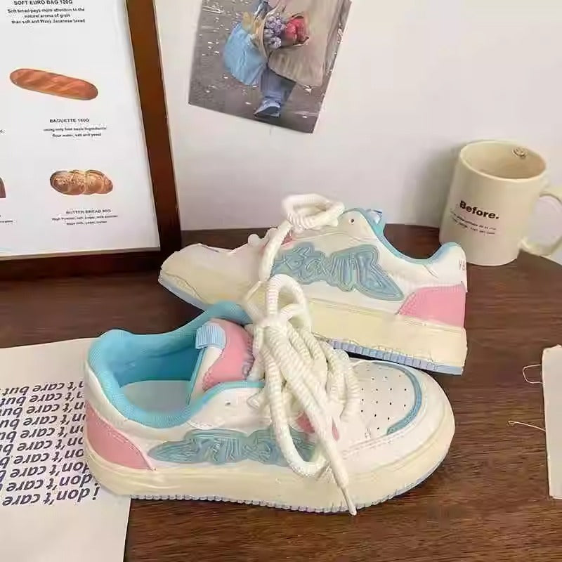 Damen Sportliche Sneaker mit modischen Akzenten und dicker Sohle EB