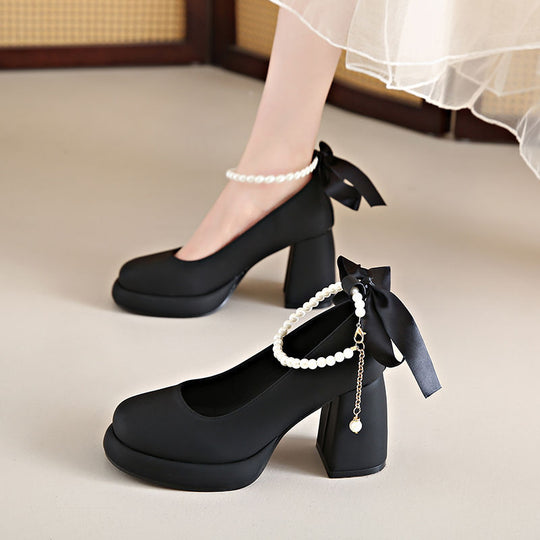 Damen elegante Blockabsatzpumps mit Perlenschmuck und transparentem Riemchen EB