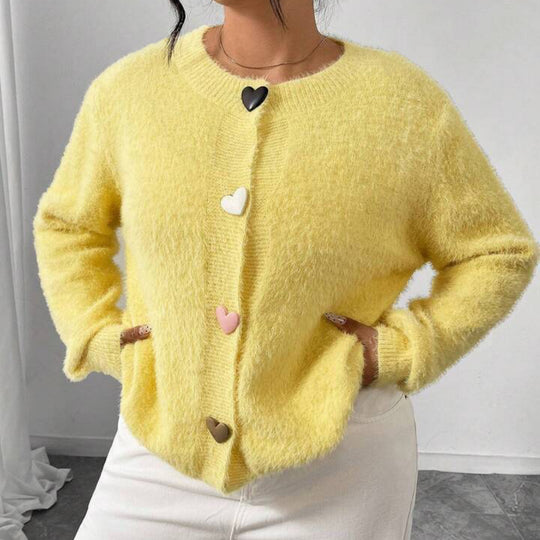 Damen Kuscheliger Flausch-Cardigan mit bunten Herzknöpfen und kastiger Silhouette EB