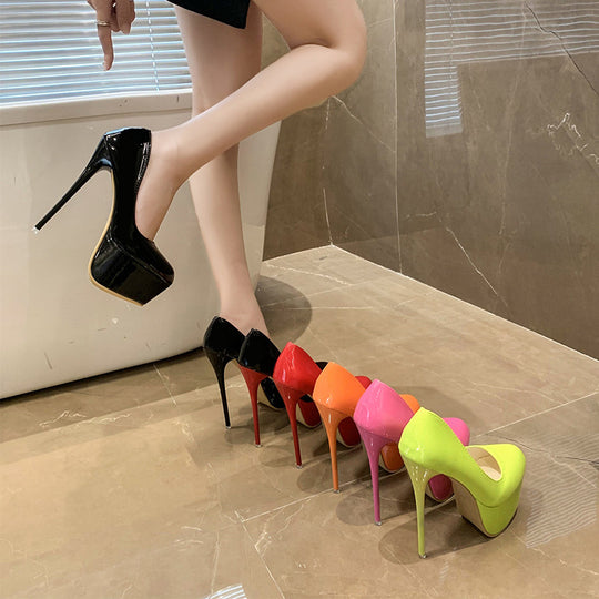 Damen Plateau-Pumps mit glänzendem Obermaterial und hohem Stiletto-Absatz EB