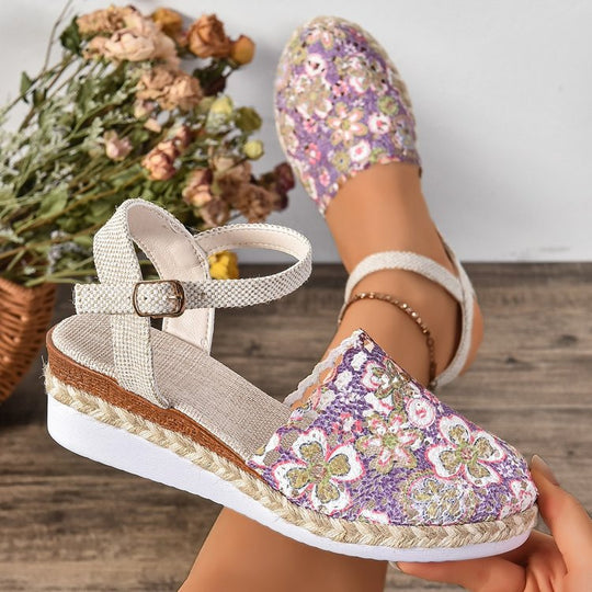 Damen  bestickte Espadrille-Pantoletten mit verstellbarem Knöchelriemen, floraler Häkel-Optik und geflochtenem Jute-Plateau EB