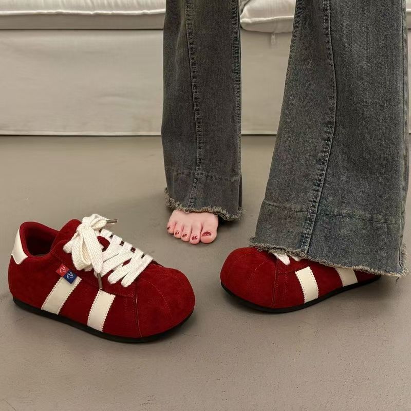 Damen Sportliche Sneaker aus weichem Wildleder mit breiten Schnürsenkeln und robustem Design EB