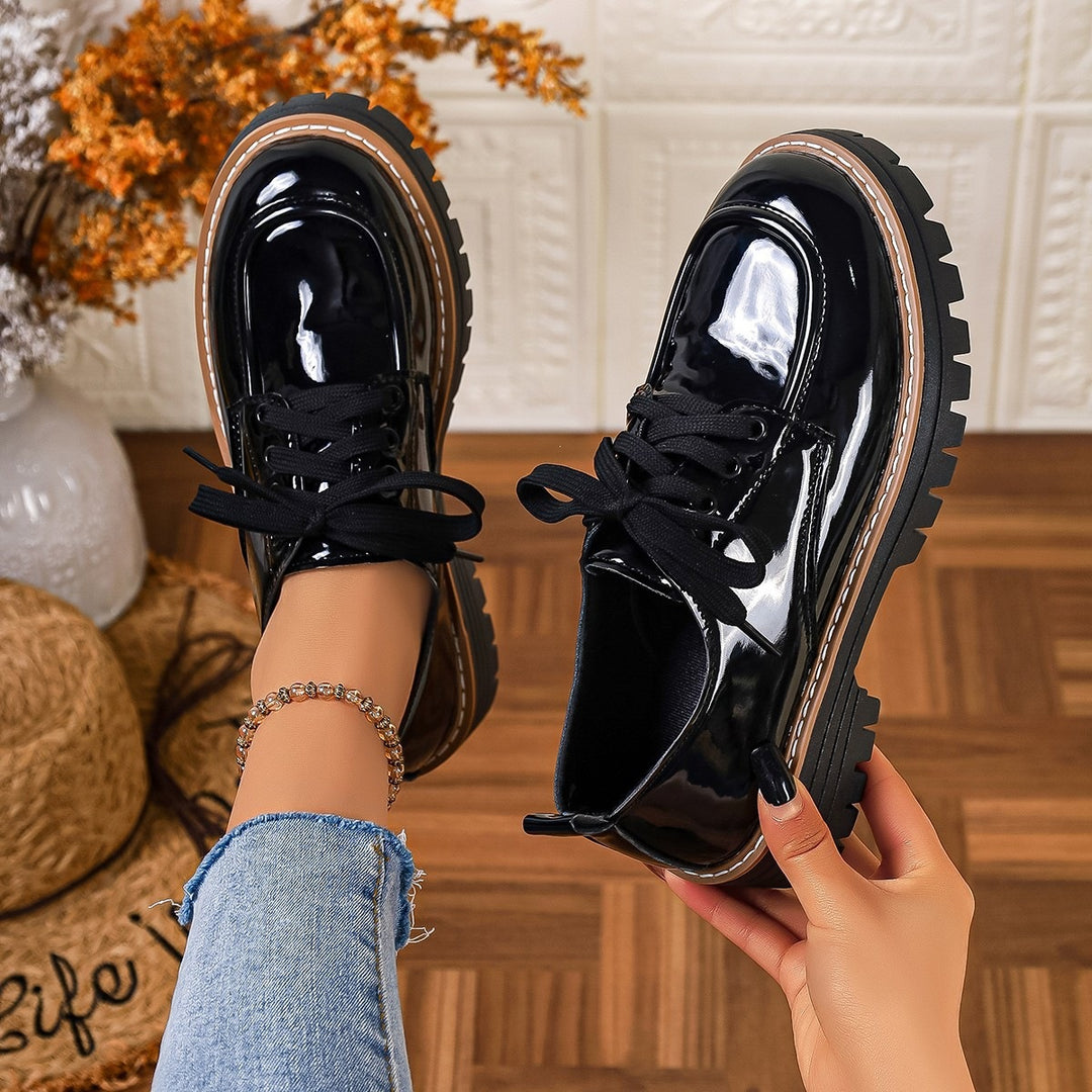 Damen Glänzende Schnürschuhe mit robustem Profil EB