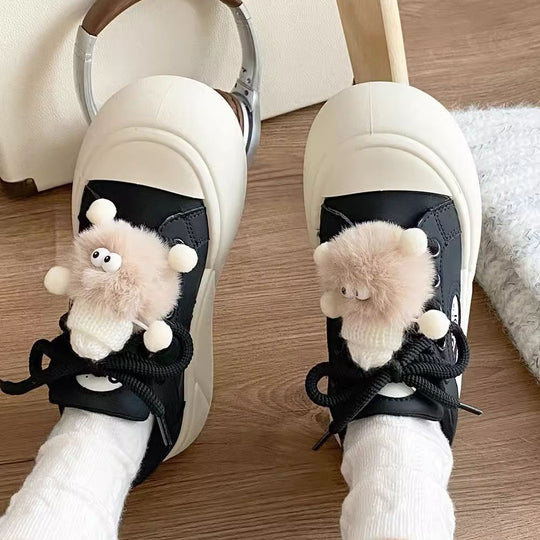 Damen Sneakers mit modischen Pompon-Applikationen und bequemer Sohle EB