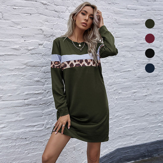 Damen lässiges Sweatkleid mit modernen Tierprint-Details EB