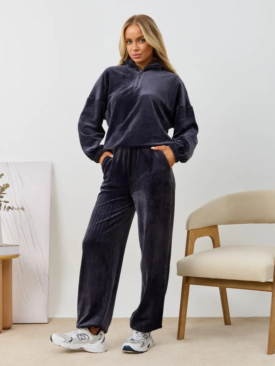 Damen samtiges zweiteiliges Lounge-Set mit Kapuzen-Halbzip und elastischer Bundhose EB