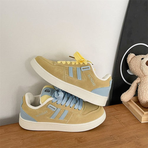 Damen Modische Freizeitsneakers mit weichem Wildleder-Obermaterial und bunten Akzenten EB