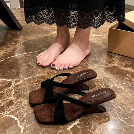 Damen elegante Riemchen-Sandaletten mit Punkten und komfortablem Fußbett EB
