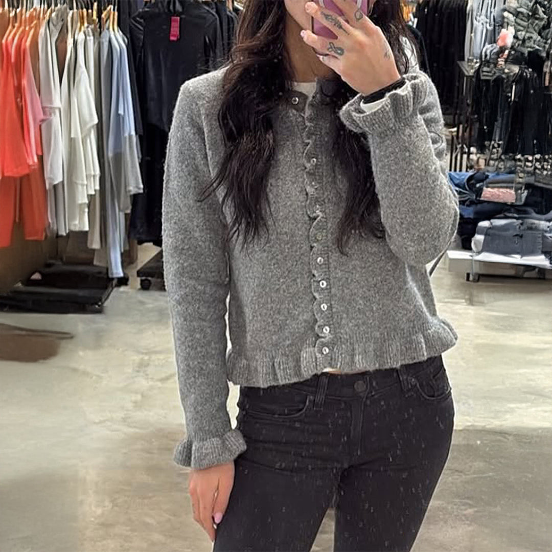 Damen nan kurz geschnittener Strickcardigan mit Volantknopfleiste und gerafften Bündchen EB
