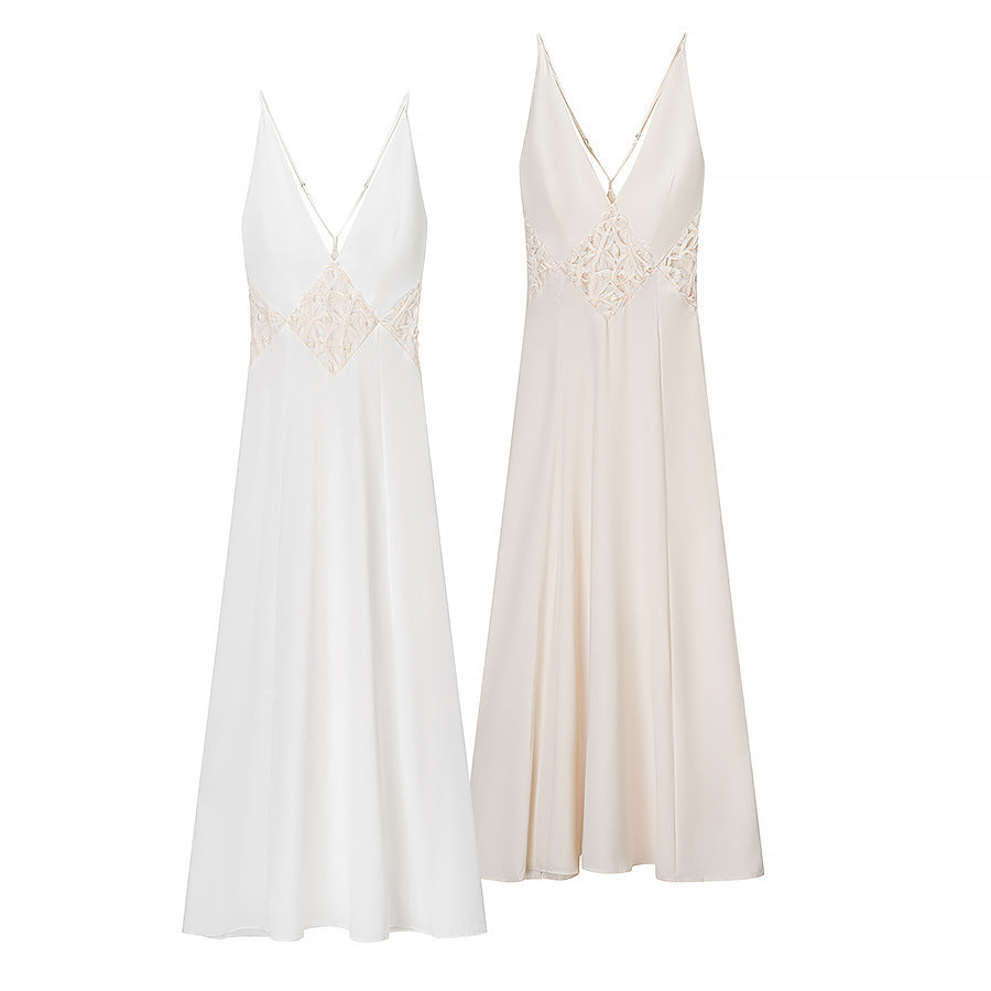 Damen Langarm Maxi-Kleid mit raffiniertem V-Ausschnitt und kunstvollem Spitzenbesatz EB