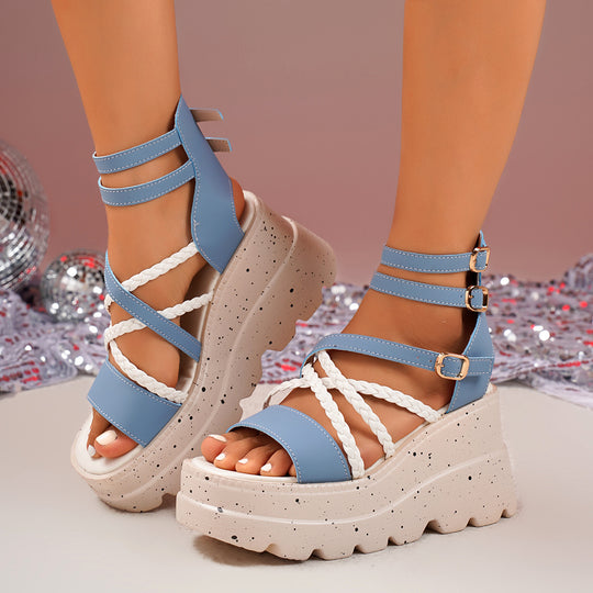 Damen Plateau-Sandalen mit geflochtenen Riemen und dekorativen Schnallen EB