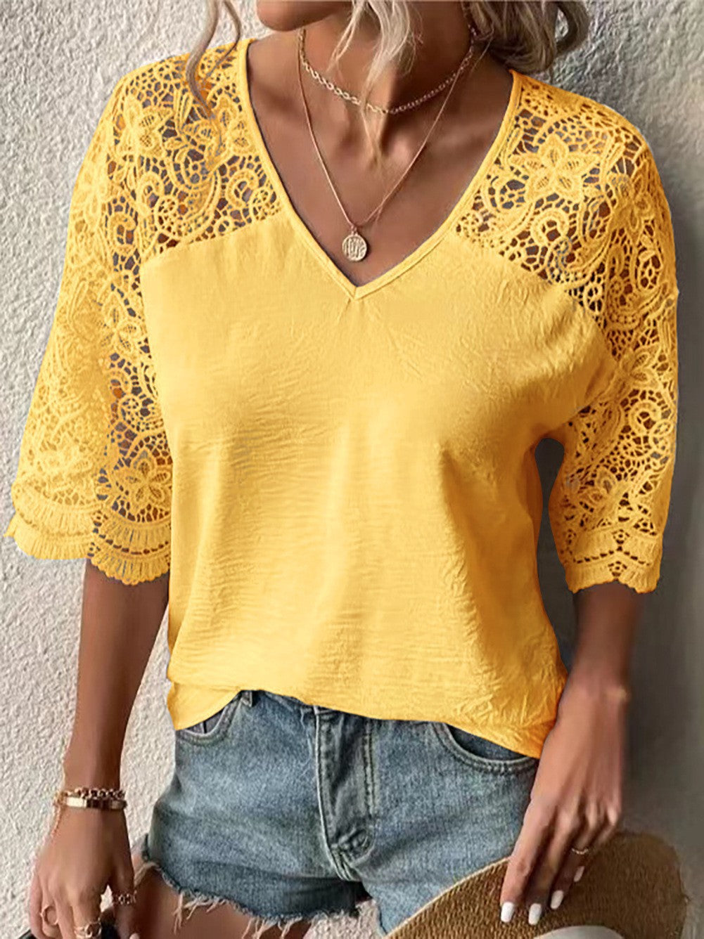 Damen nan V-Ausschnitt-Spitzenbluse mit dreiviertel Häkelärmeln und Knautsch-Optik EB