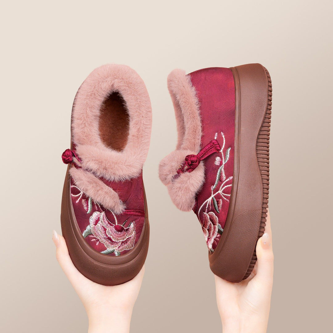 Damen Hausschuhe mit eleganter Stickerei und kuscheligem Futter EB