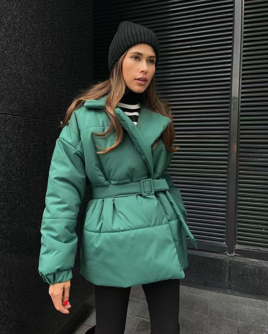 Damen eleganter gesteppter Mantel mit taillierbarem Gürtel EB