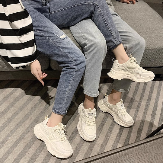 Unisex auffällige Chunky-Sneaker mit atmungsaktivem Mesh-Obermaterial, gepolsterter Fersenkammer und profiliertem Plateau-Absatz EB