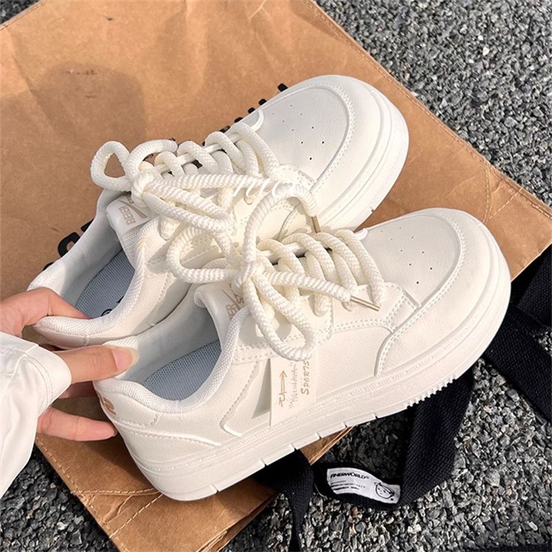 Damen Urbane Plateausneaker im Minimalstil mit gepolstertem Komfortkragen EB