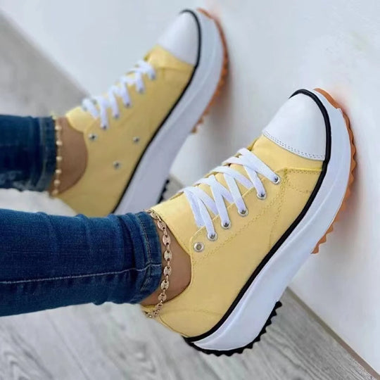 Damen Plateau-Sneaker mit Canvas-Obermaterial, verstärkter Zehenkappe und profilierter Gummilaufsohle EB