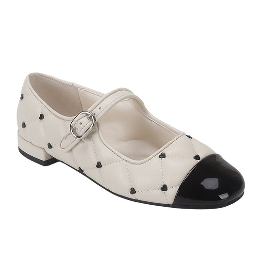 Damen Elegante Ballerinas mit verstellbarem Riemen und geschmackvollem Lackdetail EB