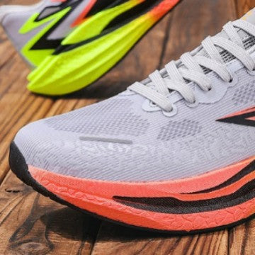 Damen Hochleistungs-Laufschuhe mit atmungsaktiver Oberflächenstruktur und reaktionsfreudiger Dämpfung EB