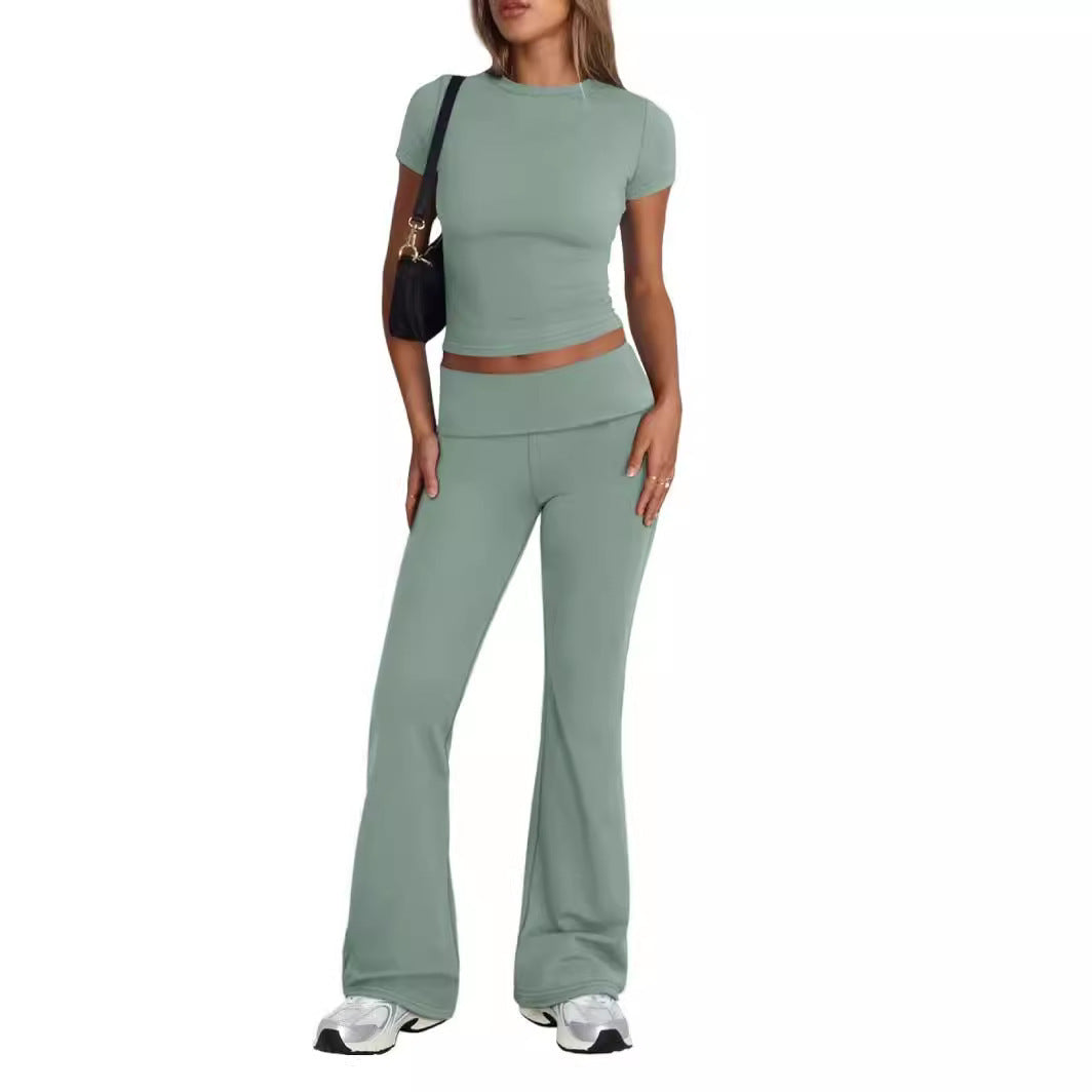 Damen Sportliches Kombination-Outfit mit körpernahem Top und ausgestellten Hosen EB