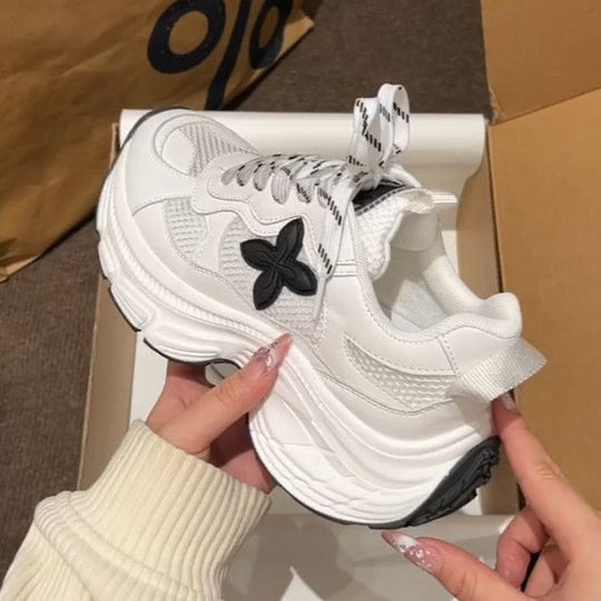 Damen Komfortable und stylische Chunky Sneakers mit dekorativem Blumen-Element EB