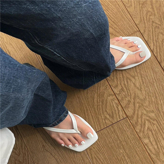 Damen Zehentrenner-Sandalen mit geschwungenem Fußbett und eleganter Riemenkonstruktion EB