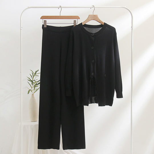 Damen strickendes Loungewear-Set mit feinem Rippmuster und herausragenden Knopfdetails EB