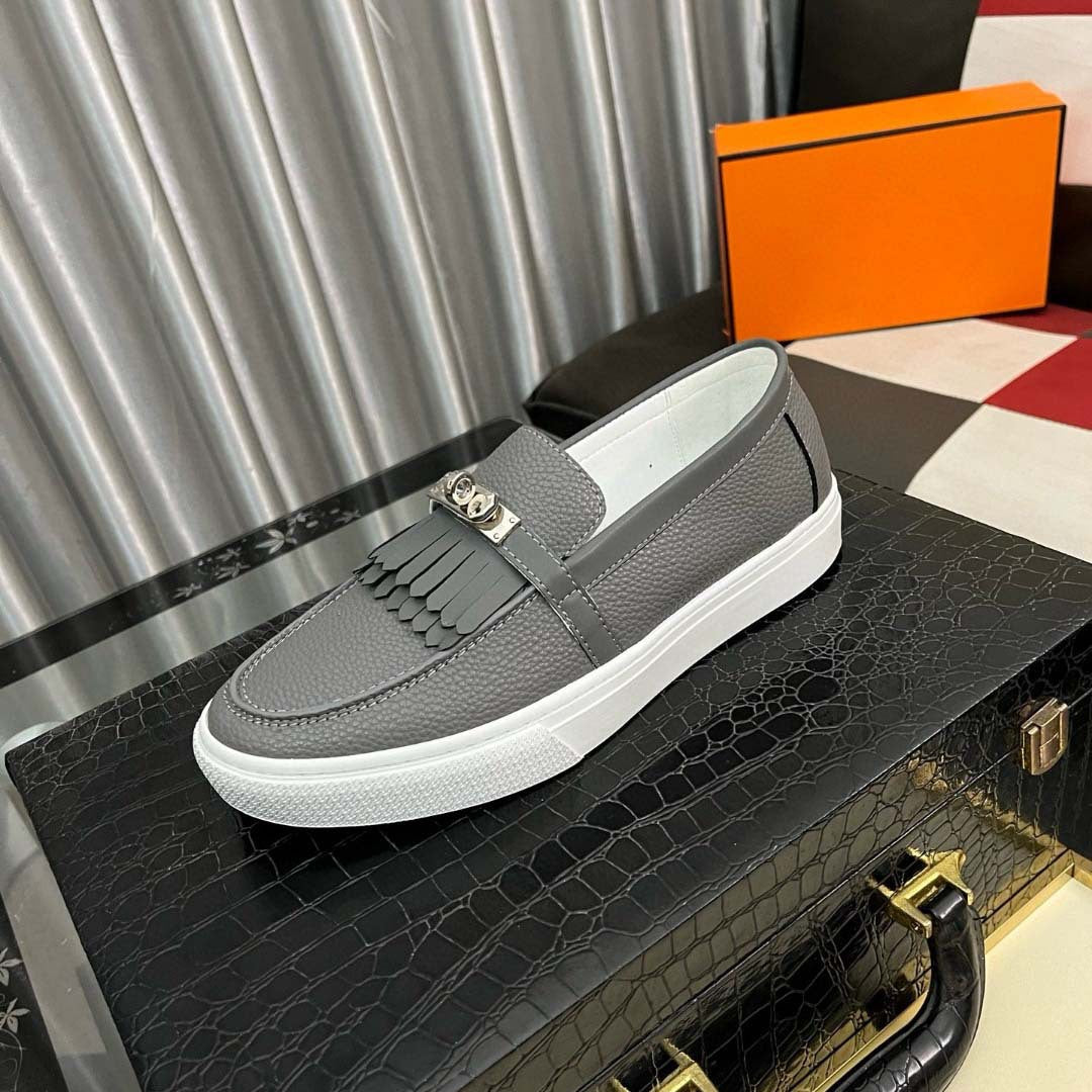 Damen Mokassins mit eleganter Ledernarbung und modischem Zierdetail EB