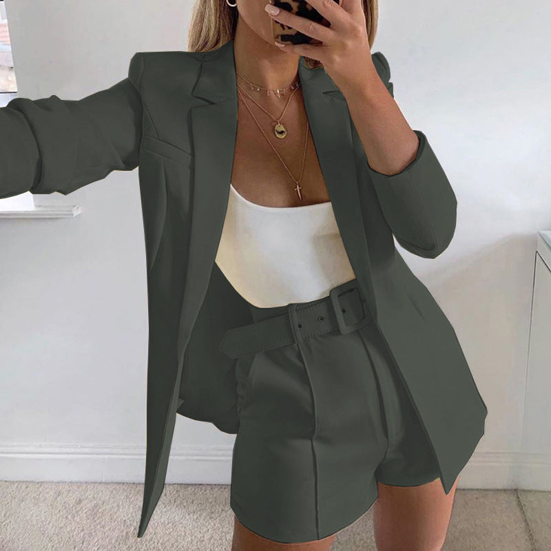 Damen nan tailliertes Longblazer-Shorts Set mit betonter Schulterpartie, hoher Taille und breitem Gürtel EB