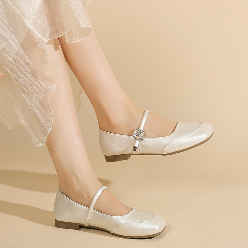 Damen Ballerinas mit dekorativem Riemen und glänzendem Finish EB