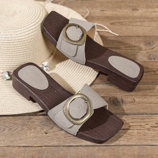 Damen Komfortable und elegante Mules mit detailliertem Riemendesign EB