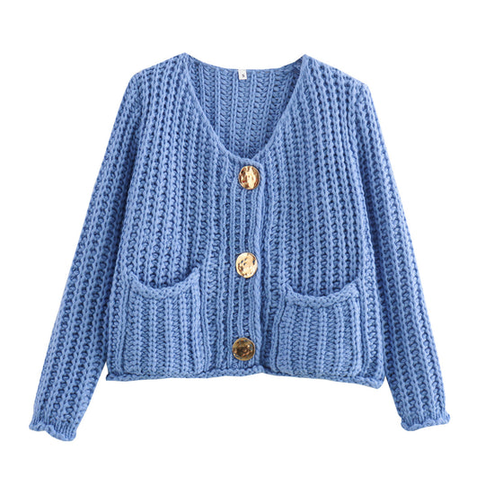 Damen Kurzcardigan im Rippen-Grobstrick mit aufgesetzten Taschen und Statementknöpfen EB