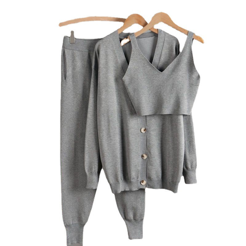 Damen stilvolles Strickset mit Knopfdetaillierung EB