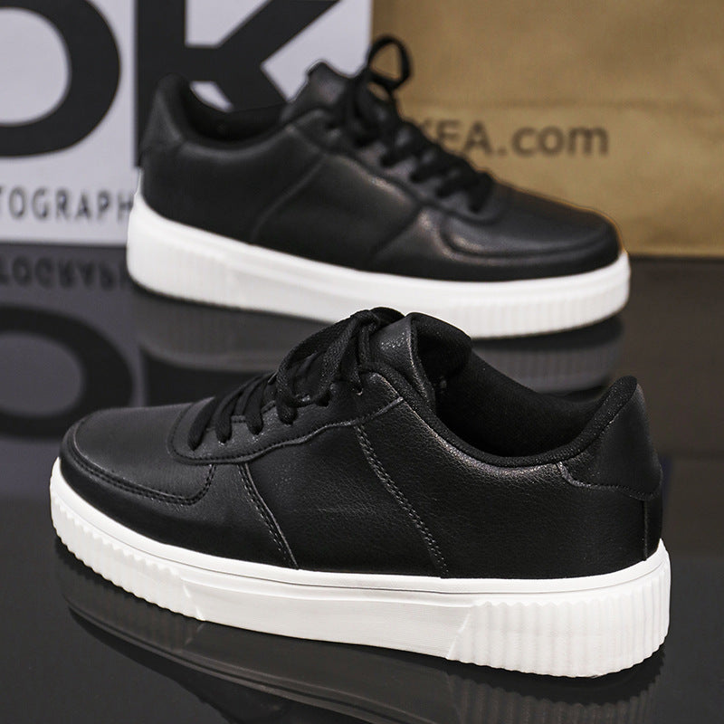 Unisex Plateau-Low-Top-Sneaker mit gepolstertem Einstieg und profiliertem Gummiaußensohle EB