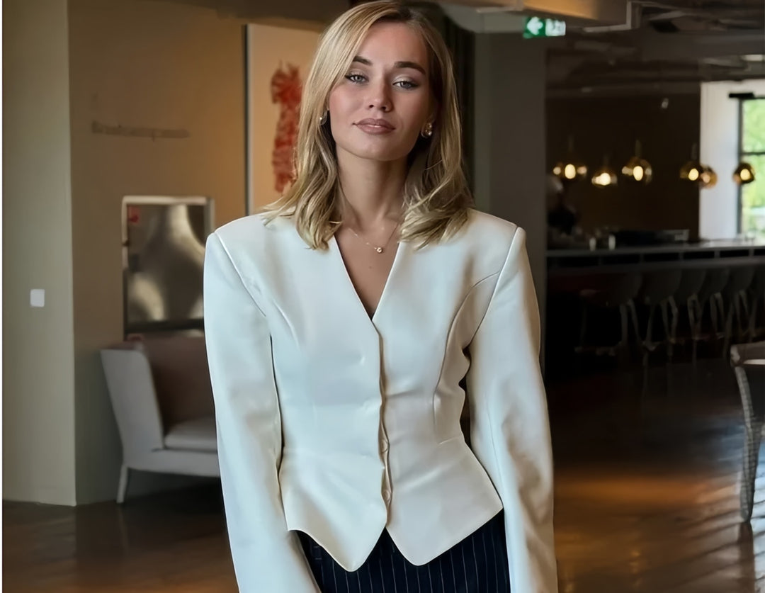 Damen modische Blazerjacke mit tailliertem Schnitt und eleganten Details EB