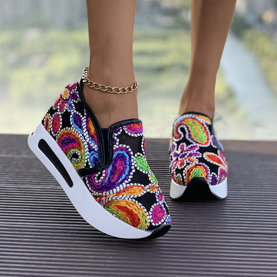 Damen modische Slip-On Sneakers mit buntem Stickdesign EB