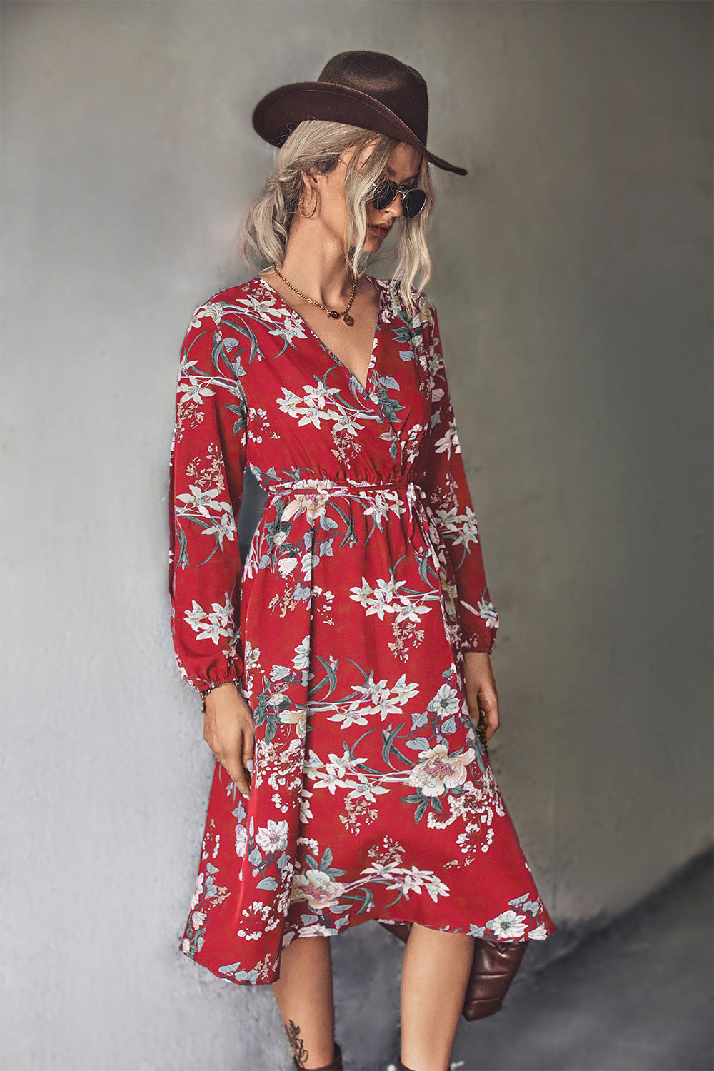 Damen Midi-Kleid mit elegantem floralem Design und tailliertem Gürtel EB