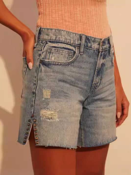 Damen Freizeit Jeans-Shorts mit modischen Nieten und angesagtem Fransen-Saum EB
