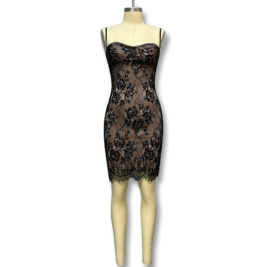 Damen Spitzenkleid mit raffinierter Silhouette EB