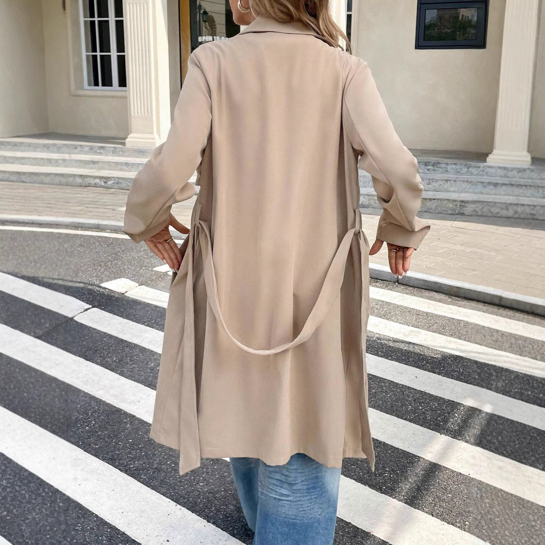 Damen eleganter Trenchcoat im minimalistischen Stil mit Gürtel und praktischen Taschen EB
