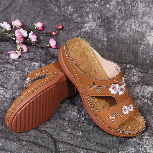 Damen Bequeme Riemchen-Sandalen mit floralem Design und ergonomischem Fußbett EB