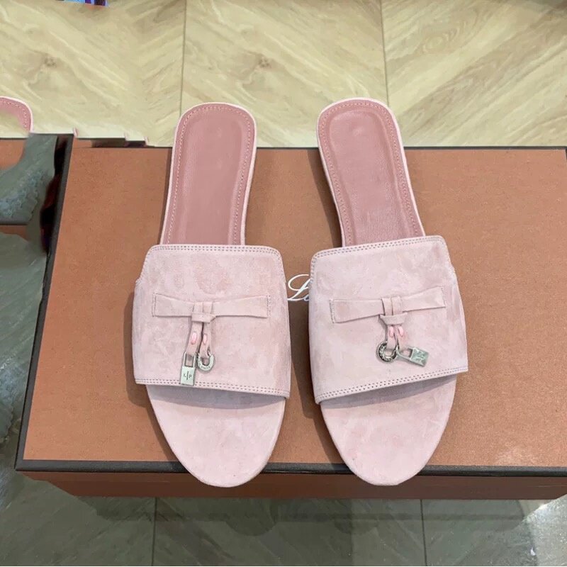 Damen Elegante Slippers aus weichem Wildleder mit dekorativem Riemendesign EB