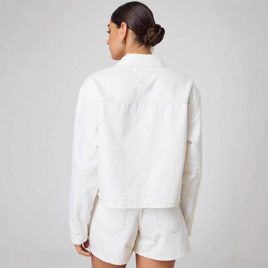 Damen nan kurze Denimjacke mit dekorativen Knotenverschlüssen, kastiger Silhouette und Hemdkragen EB